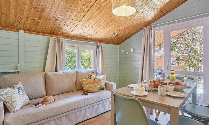 Carnoux-en-Provence Ski Chalet | Chalet, wifi, terrace, 48m², Carnoux-en-Provence