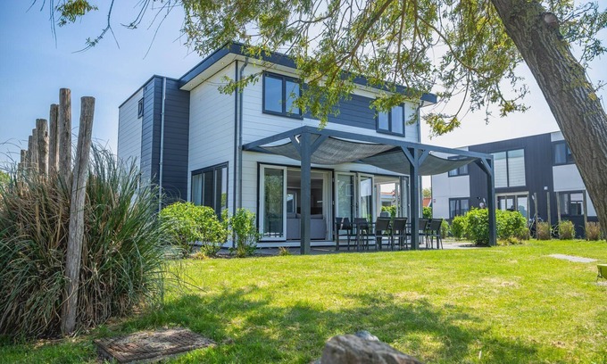 West-Graftdijk House | Chalet with 5 bedrooms, 2 bathrooms and sauna