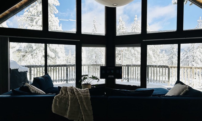 South Lake Tahoe Cabin | Chalet with amazing views! Close to golf, skiing, lake and hiking/biking trials.