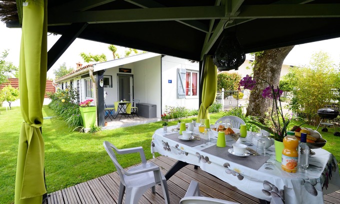 La Teste-de-Buch Ski Chalet | Chalet with garden 5 km from La Dune du Pilat and Arcachon Bay