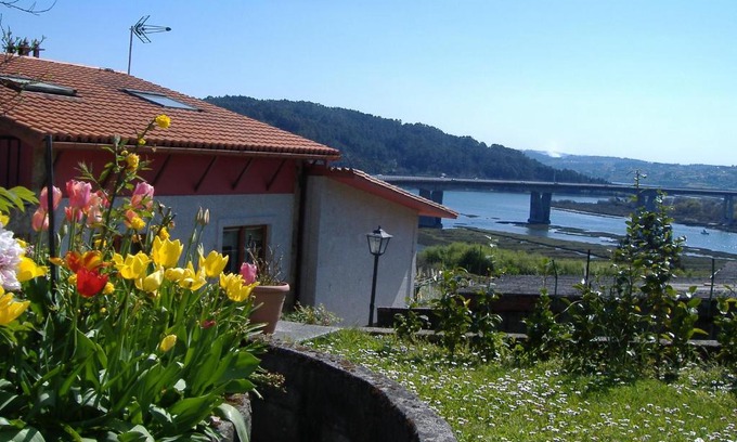 Callobre House | CHALT EN MIÑO CON VISTAS AL MAR