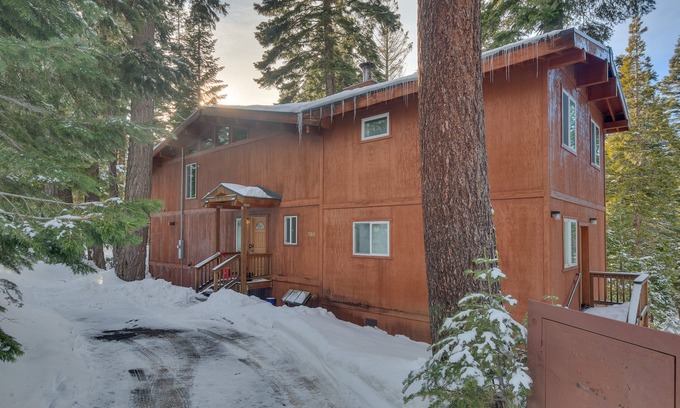 Chamberlands House | Chamberlands Cabin: 5 BR, 3 BA House in Tahoma, Sleeps 10