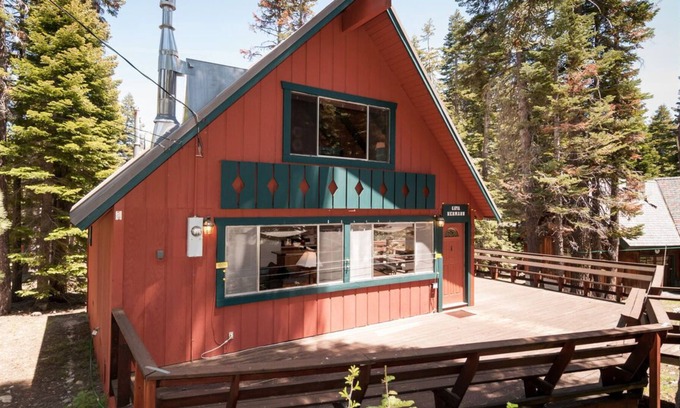 Chamberlands House | Chambers cabin w/ full access to pool, beach tennis, dog OK! Sleeps 11