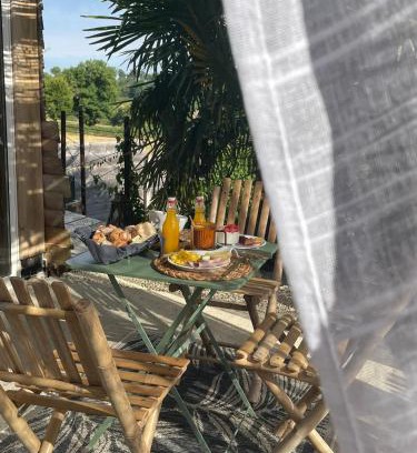 Souvigny Bed & Breakfast | Chambre élégante avec terrasse