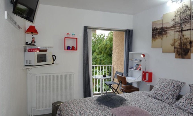 Bascule - Oratoire House | Chambre 1 PERSONNE et STUDIO 1 personne Avec Entrée Libre et Salle de Bain Privée