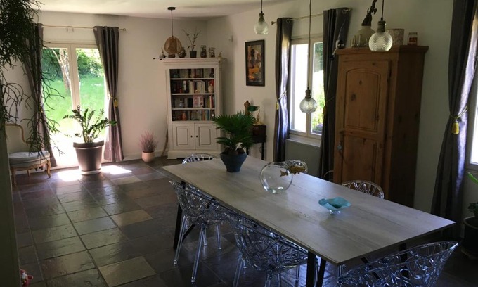 Bouloire House | Chambre avec balcon et salle de bains privée