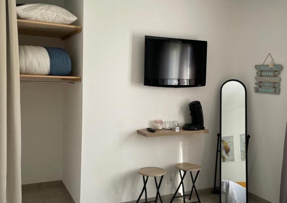 Manosque Bed & Breakfast | Chambre avec salle de bain privée dans villa avec garage