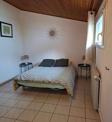 Merignac House | Chambre cosy et salle d'eau dans maison Mérignac Arlac