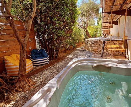 Allauch Bed & Breakfast | Chambre d'hôte Cigale jacuzzi et jardin privé