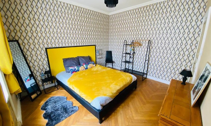 Cour du Levant Bed & Breakfast | Chambre Hote Urban Chic proche Bagnoles SDD privative au Calme