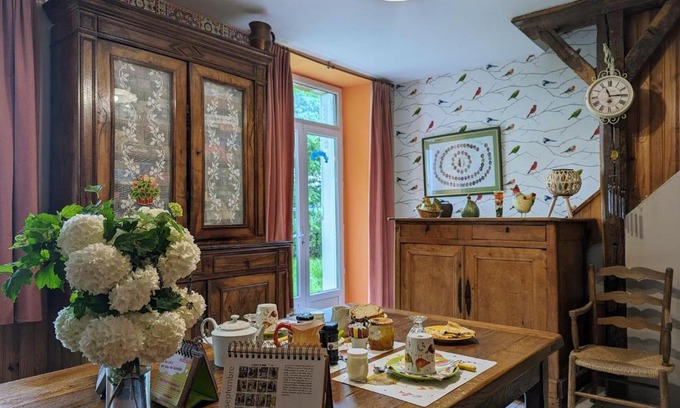 Pellevoisin Bed & Breakfast | Chambre "Pommier" au calme en maison d'hôtes près des châteaux - FR-1-591-487