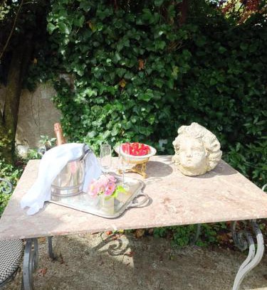 Chenehutte-Treves-Cunault Bed & Breakfast | Chambres d'Hôtes Manoir de Montecler