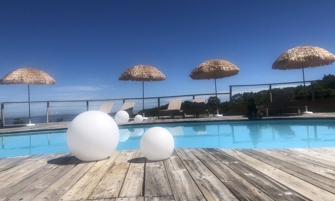 Goyave Bed & Breakfast | Chambres Dhôtes .vue sur la mer des Caraïbes. Grande Terrasse Piscine