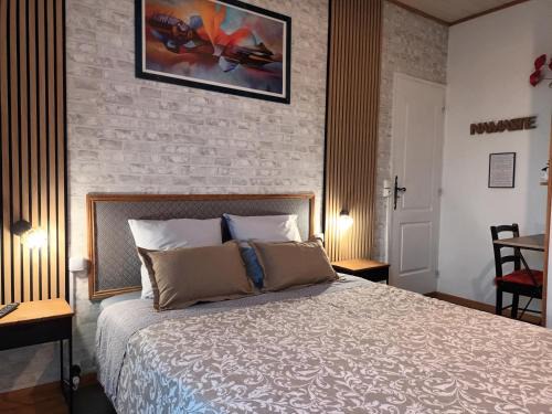 Pons Bed & Breakfast | Chambres et Table d'Hôtes "Le Clos des Passiflores"