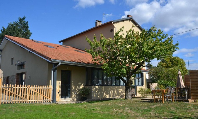Chazelles-sur-Lyon Cottage | Chapi de la Châtelaine: Charming family cottage in Chazelles-sur-Lyon