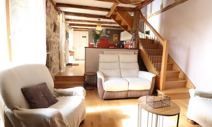 Saint-Mamet-la-Salvetat Cottage | Character house with garden, fireplace and wifi in Châtaigneraie cantalienne