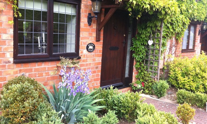 Ardens Grafton Cottage | Character Holiday Cottage Close to Stratford Upon Avon & the Cotswolds