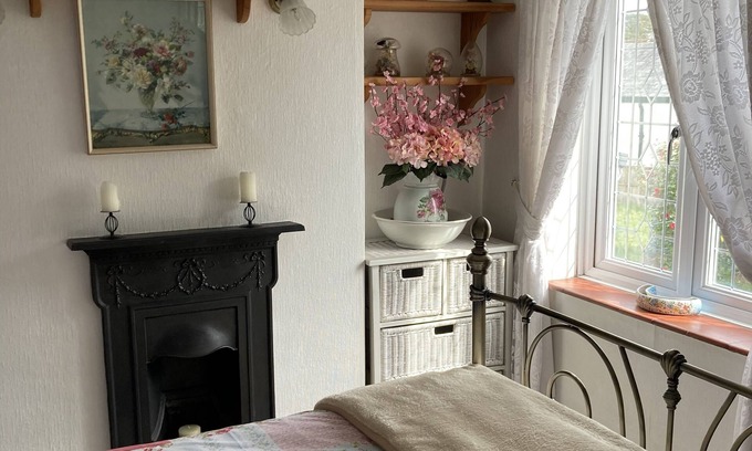 New Forest District Cottage | Character Victorian Cottage Opposite Common Land within New Forest National Park