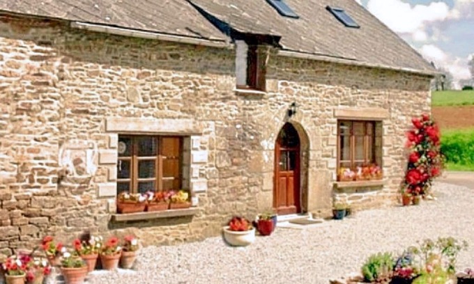 Plessala Cottage | Characterful Breton Long House in Rural Tranquility - Exclusively for Couples