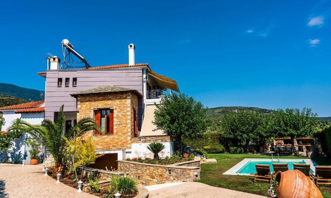 Kato Lechonia House | Chariklia's House with private pool