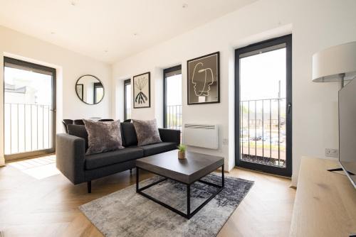 Staines Apartment | Charles Hope Staines Riverside