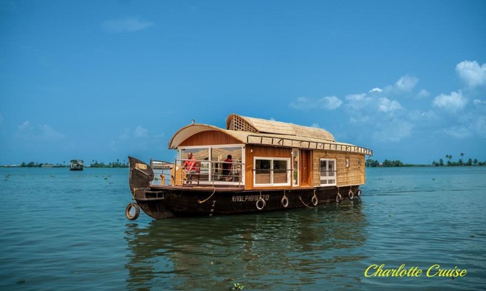 Alappuzha Boat Rental | Charlotte Cruise House Boat