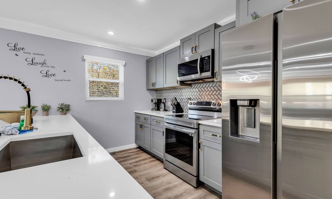 Villa Heights Apartment | Charlotte Spacious Home