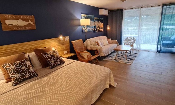 Rambaud Apartment | Charm and sea, large studio designed by architect