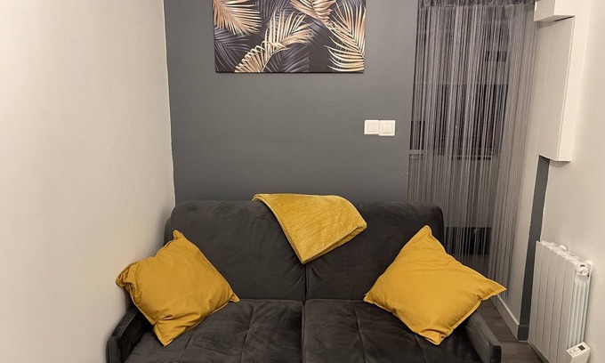 Suresnes Apartment | Charmant Appartement Entièrement Meublé à 10 Minutes de la Défense