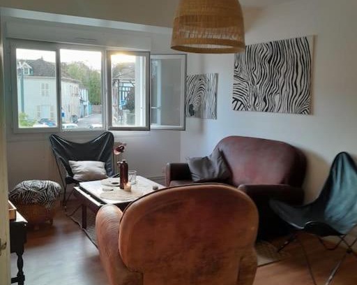 Eclaron-Braucourt-Sainte-Liviere Apartment | Charmant logement avec parking gratuit sur place