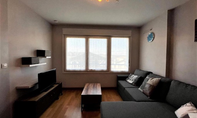Urrugne Apartment | Charmant T2 avec cuisine ouverte près de la frontière espagnole, idéal pour famille ou amis - FR-1-239-740