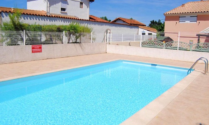 Marseillan Apartment | Charmante Maisonnette avec Piscine près de la Plage, Parking, et Animaux Acceptés - FR-1-387-103