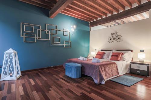Ferrara Historic Centre Apartment | Charme Ferrara View of Piazza Trento - Trieste
