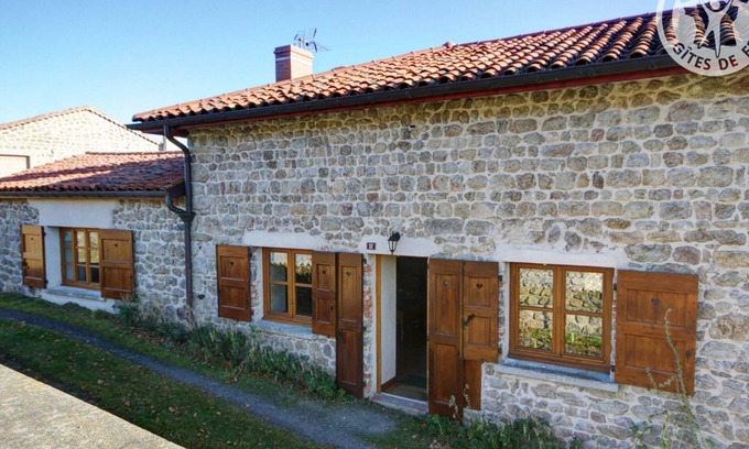 Essertines-en-Chatelneuf Cottage | Charming Cottage with Terrace near Montbrison – Pet Friendly, Free Wi-Fi & Parking