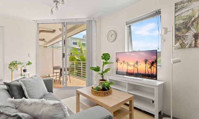 Chippendale Apartment | Charming 1-Bed Apartment Close to Shops and Parks