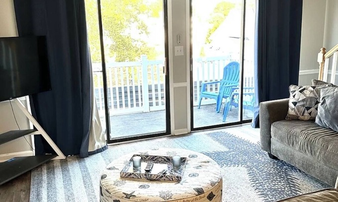 Surfside Beach House | Charming 1-bedroom townhome in fabulous Surfside Beach, 5 mins from the beach!