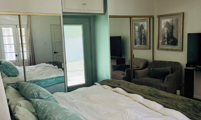 Beverly Hills House | Charming 1-bedroom house with AC, WiFi in amazing Beverly Hills