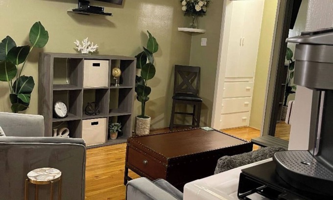Harbor Apartment | Charming 1-bedroom apartment with WiFi, AC in pleasant Long Beach