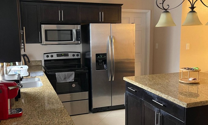 Little Ranches Apartment | Charming 1-bedroom apartment in lovely Hollywood, Fl with WiFi, AC