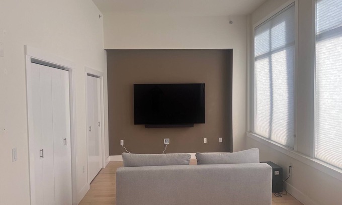 Uptown Oakland Condo | Charming 1-bedroom condo in enchanting Oakland with WiFi