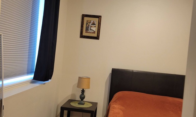 Southgate House | Charming 1-bedroom house in brilliant Milwaukie with AC