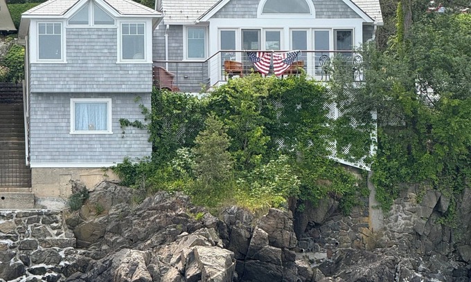 Prides Crossing Cottage | Charming 1-bedroom seaside cottage in enchanting Marblehead with WiFi, AC