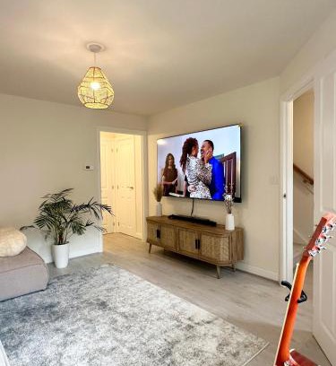 Preston House | Charming 1 Bedroom with Private Bath