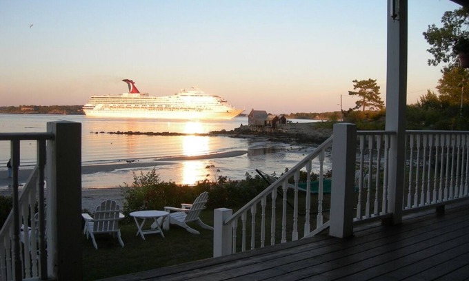 Loveitts Field House | Charming 110-year former Inn 10' from the Ocean!