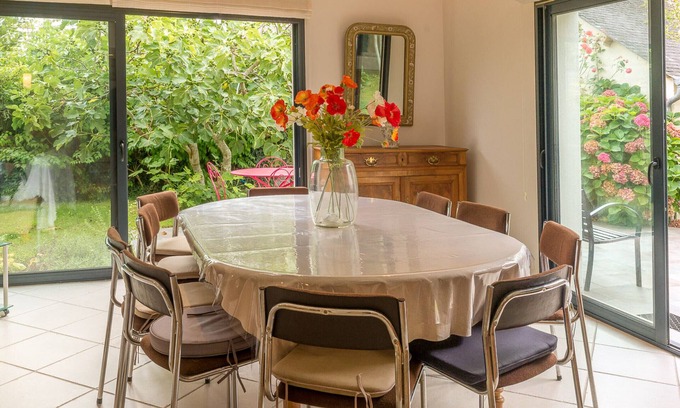 Port-Louis House | Charming 1930s Family Home, Modern Extension, Near Coves, Sleeps 10, WiFi, Private Garden