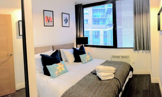 Watford Town Centre Apartment | Charming 1Bedroom/1Bathroom Flat with FREE WIFI and Parking