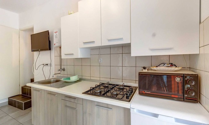 Veli Losinj Apartment | Charming 1BR Apartment for Two with Pet-Friendly Touch