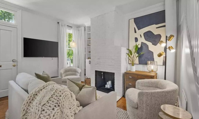 Southwest Quadrant House | ⚜Charming 2-Bdrm Old Town Home⚜Walk Score 97⚜