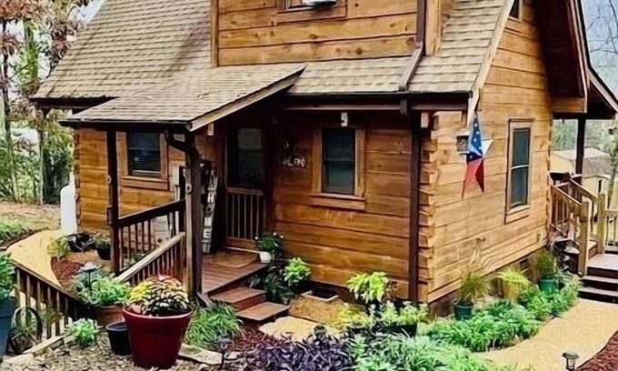 Franklin Cabin | CharMing 2-BeD CoZy CaBin w-WiFi, AC & FiRe PlaCe, CenTraL to 3 LoCal MTN.Towns
