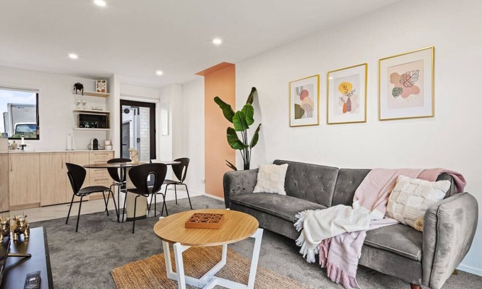 Mount Albert House | Charming 2 Bed Family Home